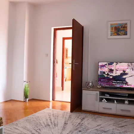 Ana Apartment *