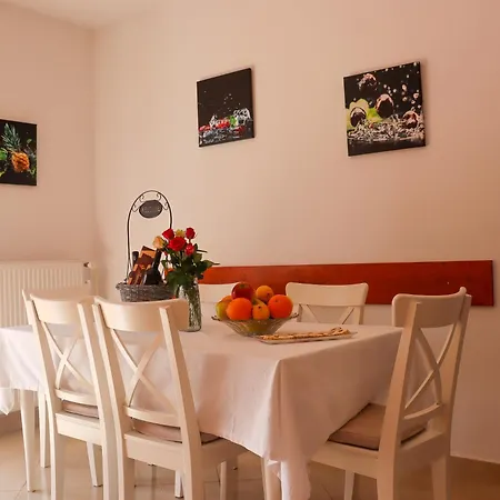 Ana Apartment *